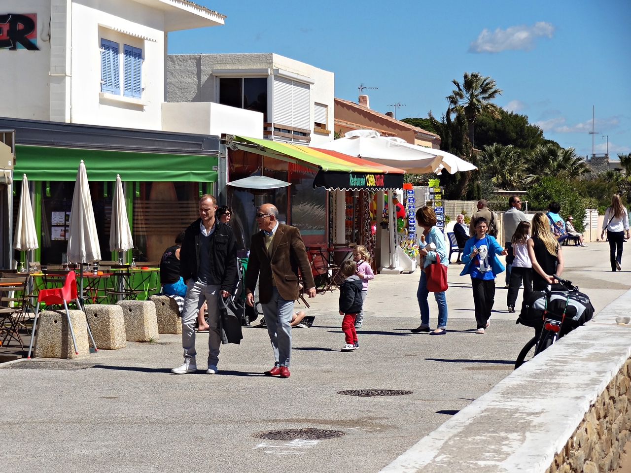 Le bord de mar de l'Ayguade en baie de Hyeres